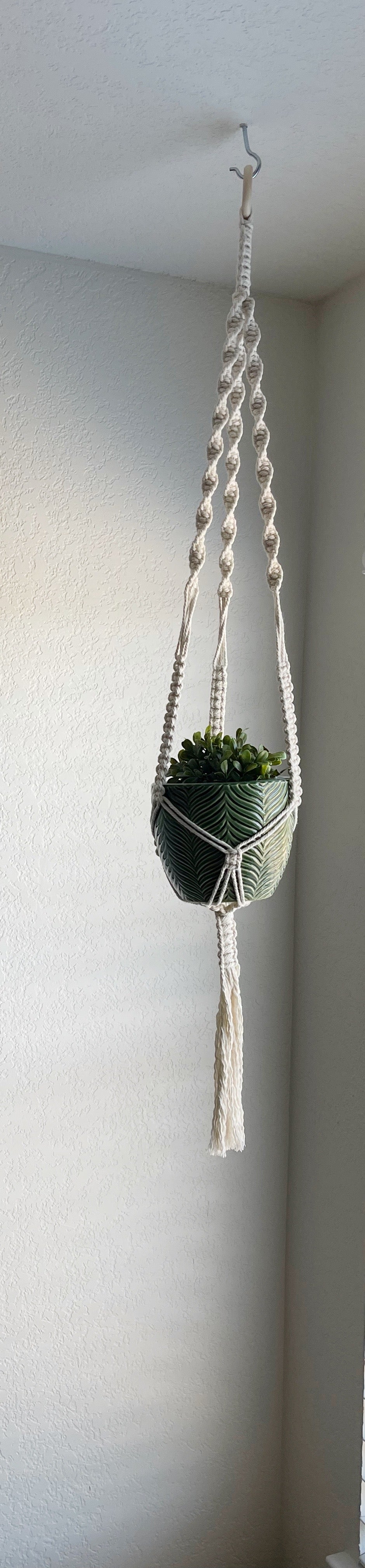 macrame plant hanger white White Macramé Plant hanger – Mpwovenn